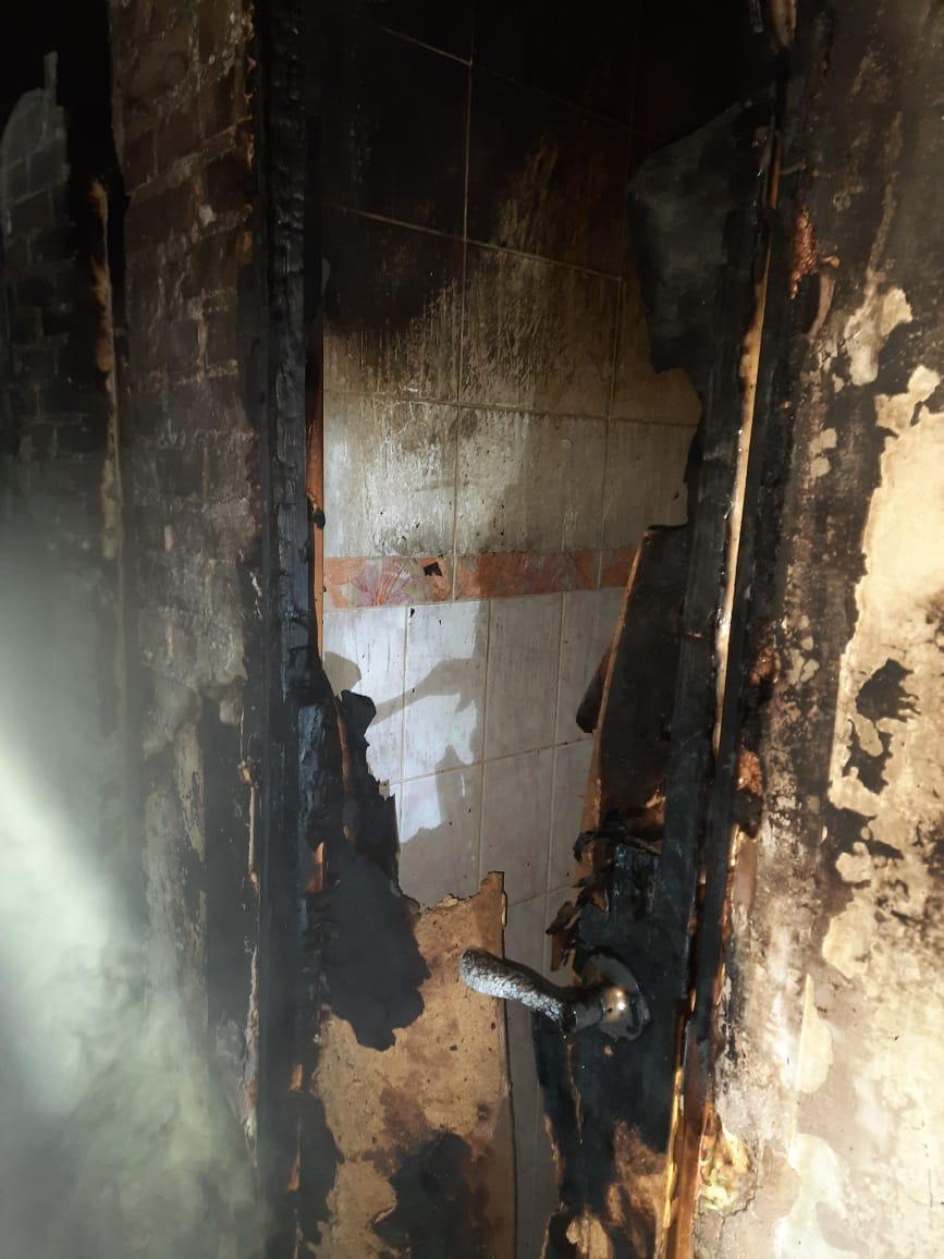 Фото Два человека погибли в ночном пожаре в Бердске 2